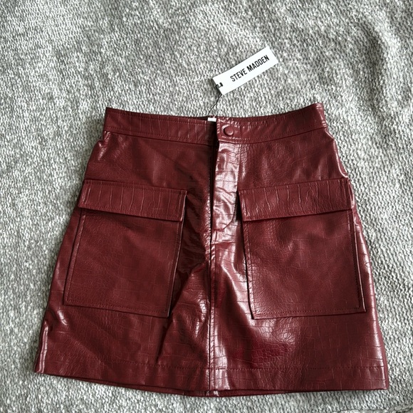 UNWORN TAGS ON Steve Madden Faux Leather skirt! - Picture 2 of 4